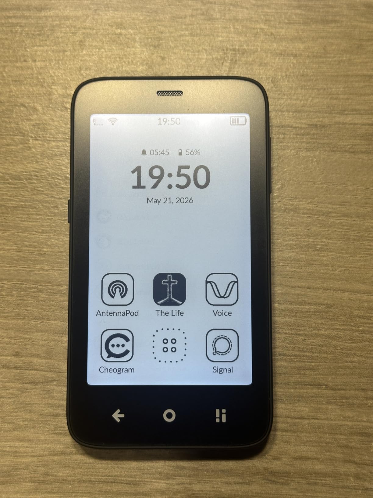 mudita Kompakt Minimalist Dumb Phone with E Ink Display - Unlocked Cell Phone for Focus, Privacy & Distraction-Free Living, Long Battery Life, Bluetooth, Easy to Use - Charcoal Black customer photo 1