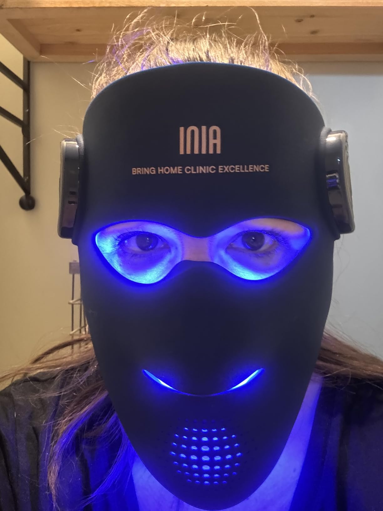 INIA GLOW 4D Wireless Red Light Therapy Mask for Face, Dual NIR, 320 LEDs | 4D Contour-Fit, Under-Eye Cooling, 4 Modes, Cordless & Rechargeable, Home & Travel Use, Skincare Gift for Women Wife Mom customer photo 1