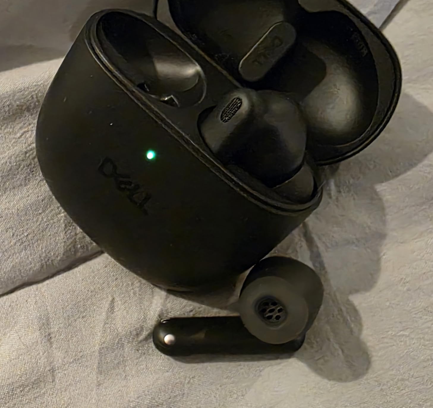 Dell Pro Plus Earbuds EB525, True Wireless, Noise Canceling, Bluetooth 5.3 | Adaptive ANC, Hearing Protection, Teams & Zoom Certified, IP54 resistant, 33 hr listening customer photo 1