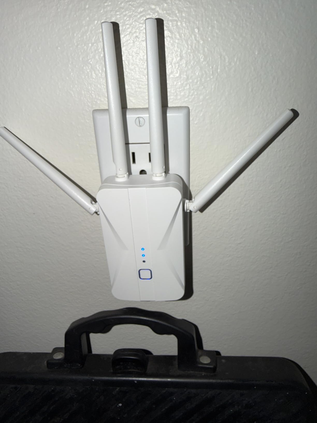 AX3000 Outdoor WiFi 6 Extender - Outdoor Access Point - Long-Range Dual Band WiFi, IP67/PoE/5 Antennas for Events, Commercial Use | Starlink-Compatible customer photo 1