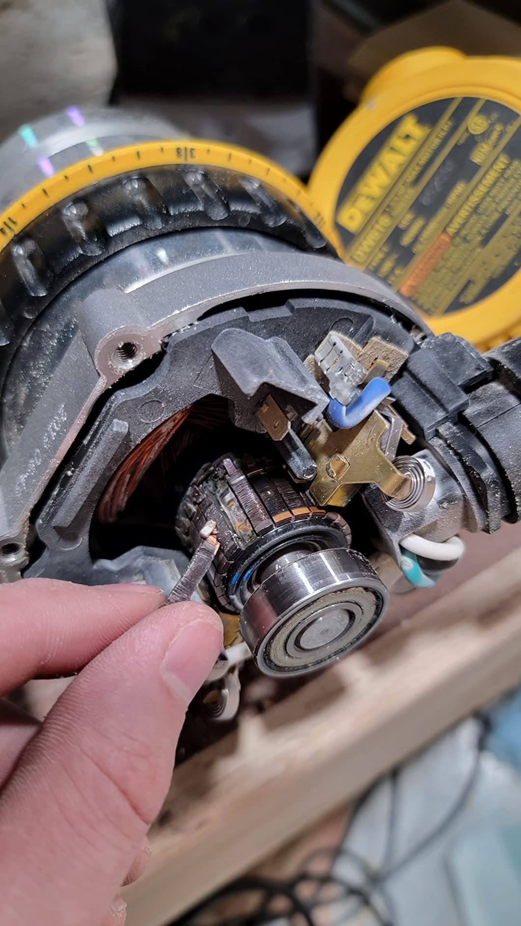 DEWALT Router, Fixed Base, 1-3/4-HP, 11.0 Amp Motor (DW616) customer photo 2