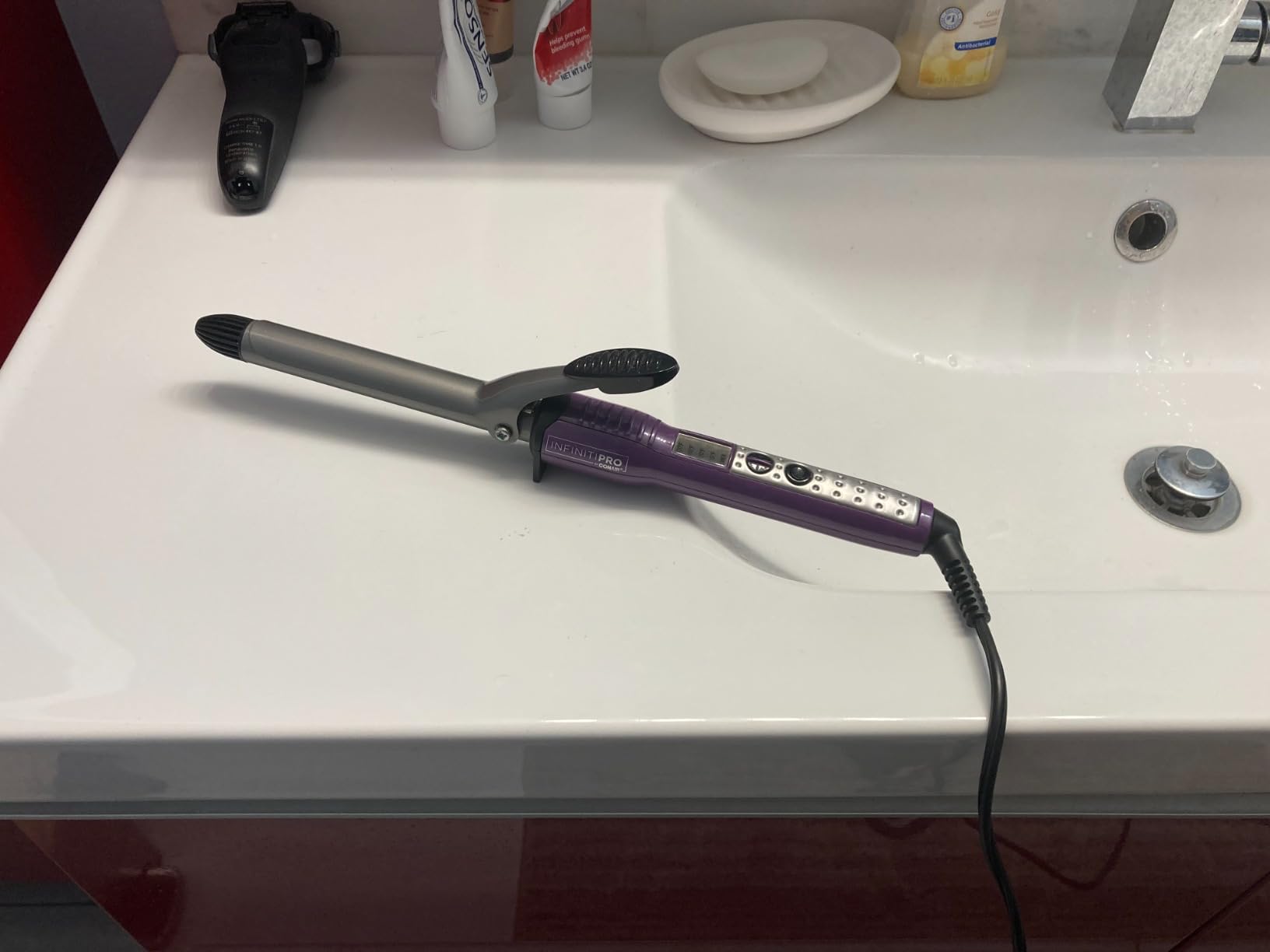 Conair INFINITIPRO Tourmaline 1 1/2-Inch Ceramic Curling Iron, 1 ½ inch barrel produces soft waves – for use on medium and long hair customer photo 2