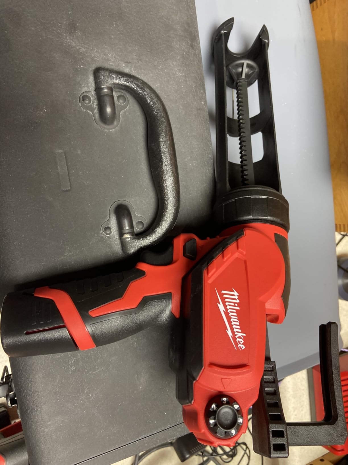 Milwaukee 2441-20 M12 10 oz Caulk Gun tool Only customer photo 2