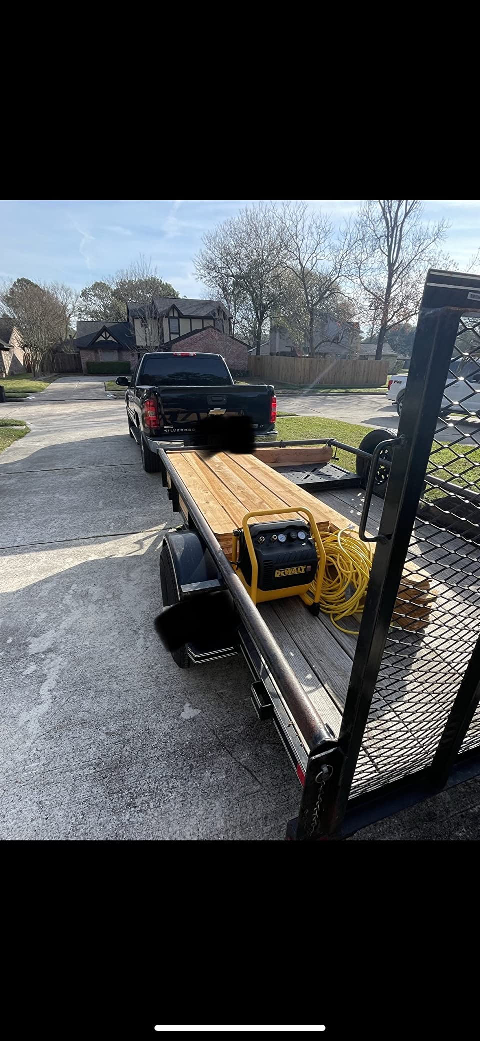 DEWALT Air Compressor for Trim, 200-PSI Max, Quiet Operation (DWFP55130) customer photo 1