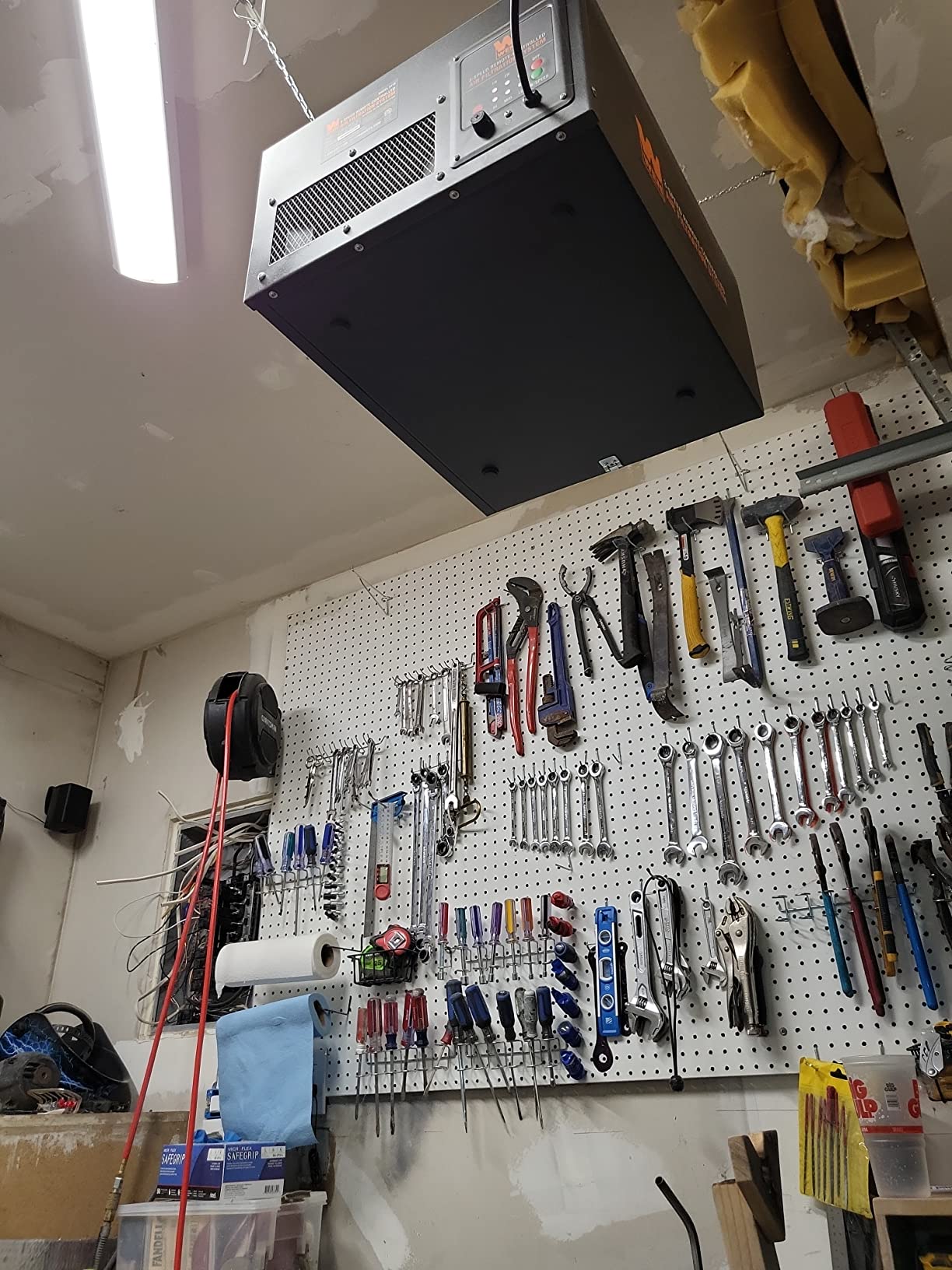 WEN 3410 3-Speed Remote-Controlled Air Filtration System (300/350/400 CFM), Basic w/ RF Remote (400 CFM) , Black customer photo 1