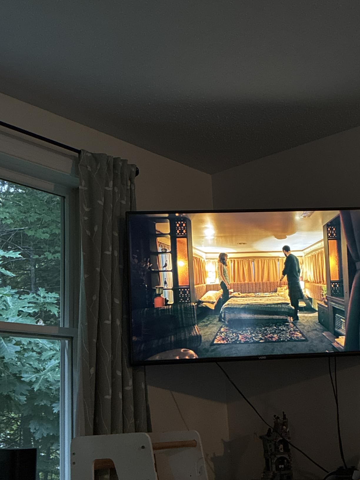 Mounting Dream Full Motion TV Wall Mount for 32-70 Inch TVs up to 99lbs | Mount Bracket with Swivel and Tilt, TV Bracket with Articulating Dual Arms, Fits 16” Studs, Max VESA 400X400 mm, MD2380 customer photo 1