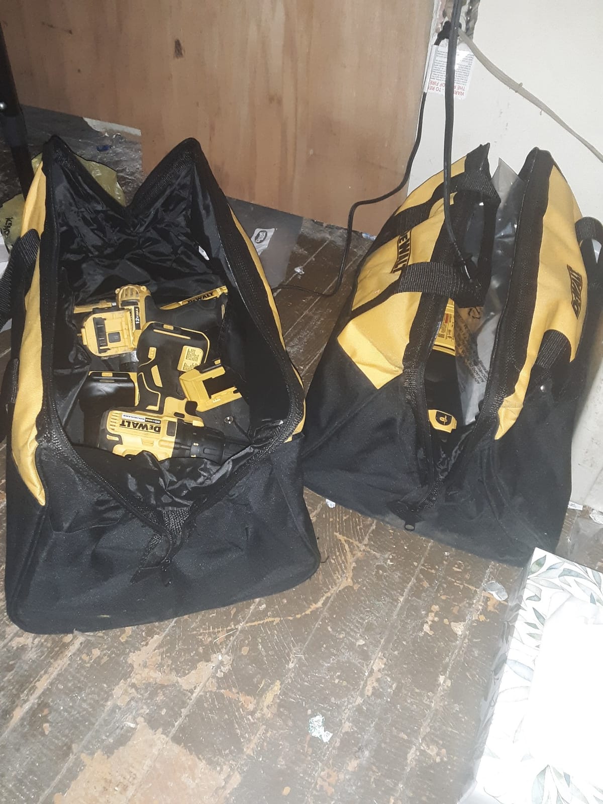 DEWALT 20V MAX Power Tools, 9 Cordless Tool Combo, Impact and Drill Driver, Oscillating Tool, Grinder,Circular and Reciprocating Saw,Right Angle Drill,Speaker,LED Light, 2 Batteries,Charger (DCK940D2) customer photo 1
