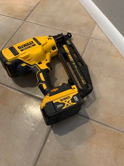 DEWALT 20V MAX* Finish Nailer, Angled, 16GA, Tool Only (DCN660B) customer photo 2