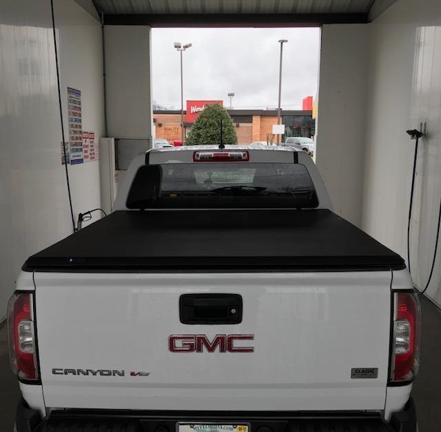 Tyger Auto T3 Soft Tri-Fold Truck Bed Tonneau Cover Compatible with 2015-2022 Chevy Colorado / GMC Canyon | Fleetside 5'2