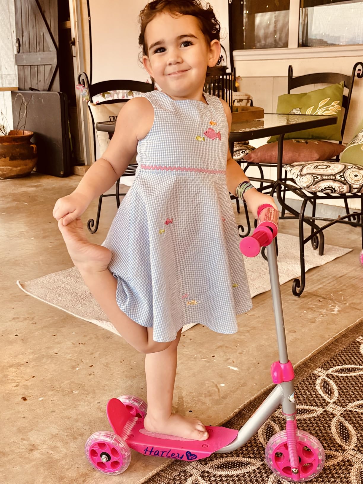 Razor Jr. Lil’ Kick – 3-Wheel Kick Scooter for Younger Children (Ages 3+), Max Rider Weight 44 lb (20 kg) customer photo 1