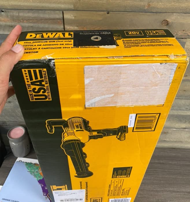 DEWALT 20V MAX* Cordless Caulking Gun, 29oz, Tool Only (DCE570B) customer photo 1