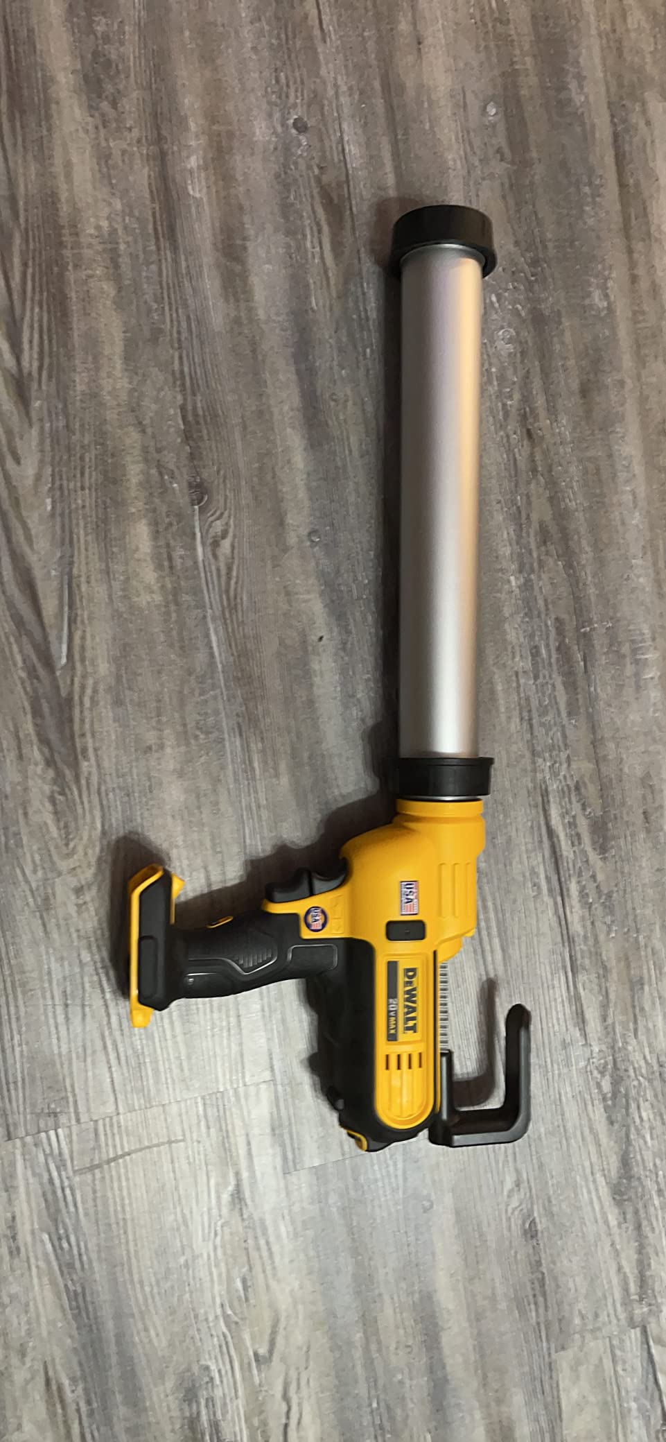 DEWALT 20V MAX* Cordless Caulking Gun, Sausage Pack, 300-600ml, Tool Only (DCE580B) customer photo 1