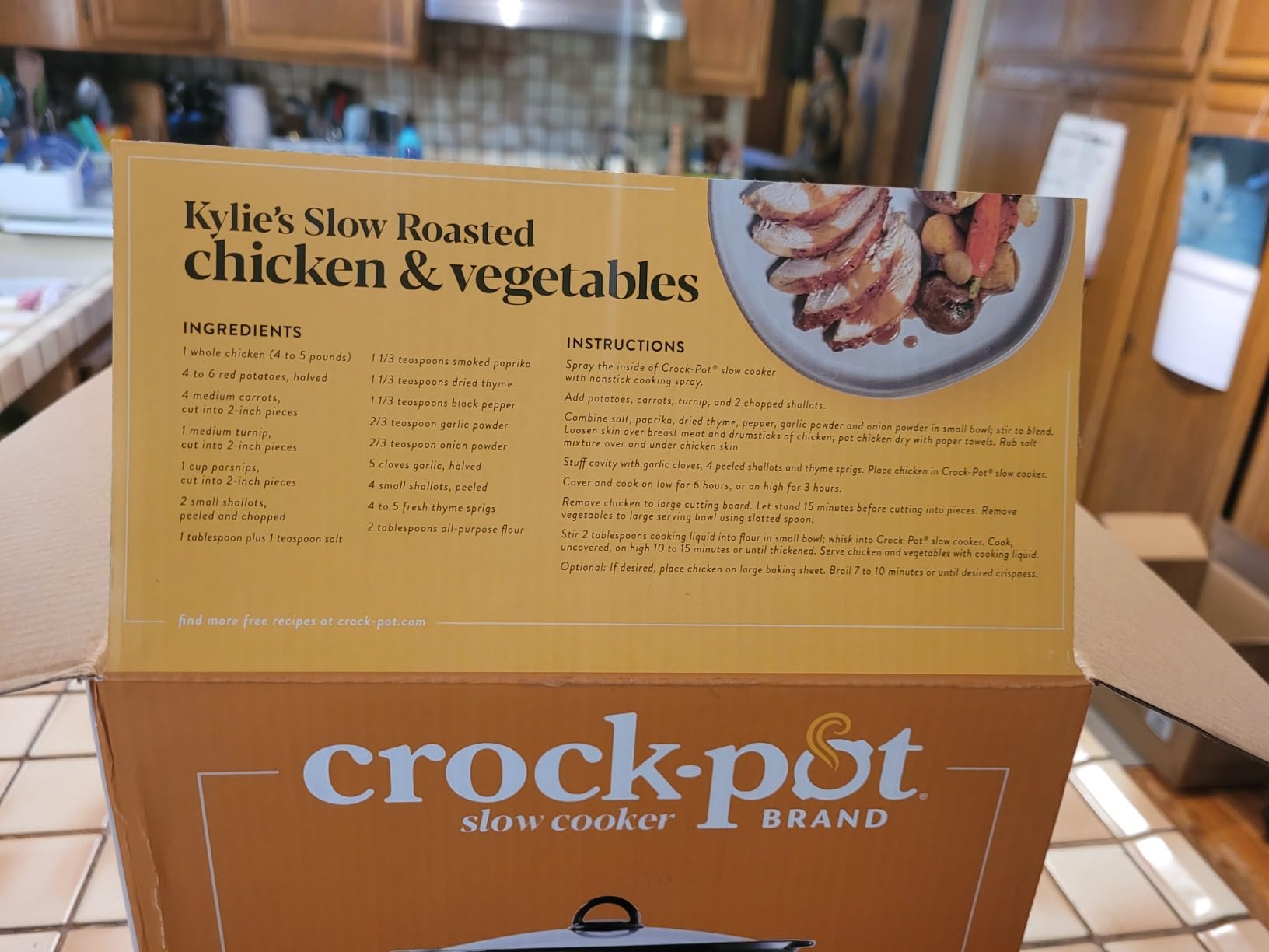 Crock-Pot 8-Quart Manual Slow Cooker, XL Family Size Serves 10+ People, Removable Stoneware with Warming Setting, Dishwasher Safe for Easy Cleanup, Red customer photo 2