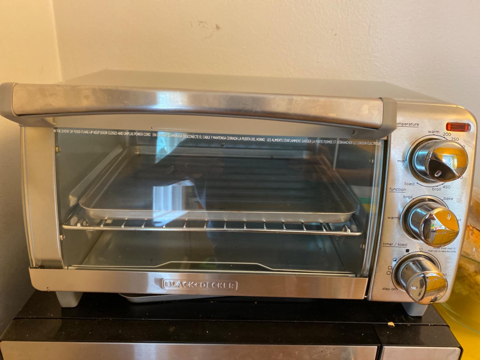BLACK+DECKER 4-Slice Toaster Oven with Natural Convection, Stainless Steel, TO1760SS (TO1760SST-1) customer photo 2