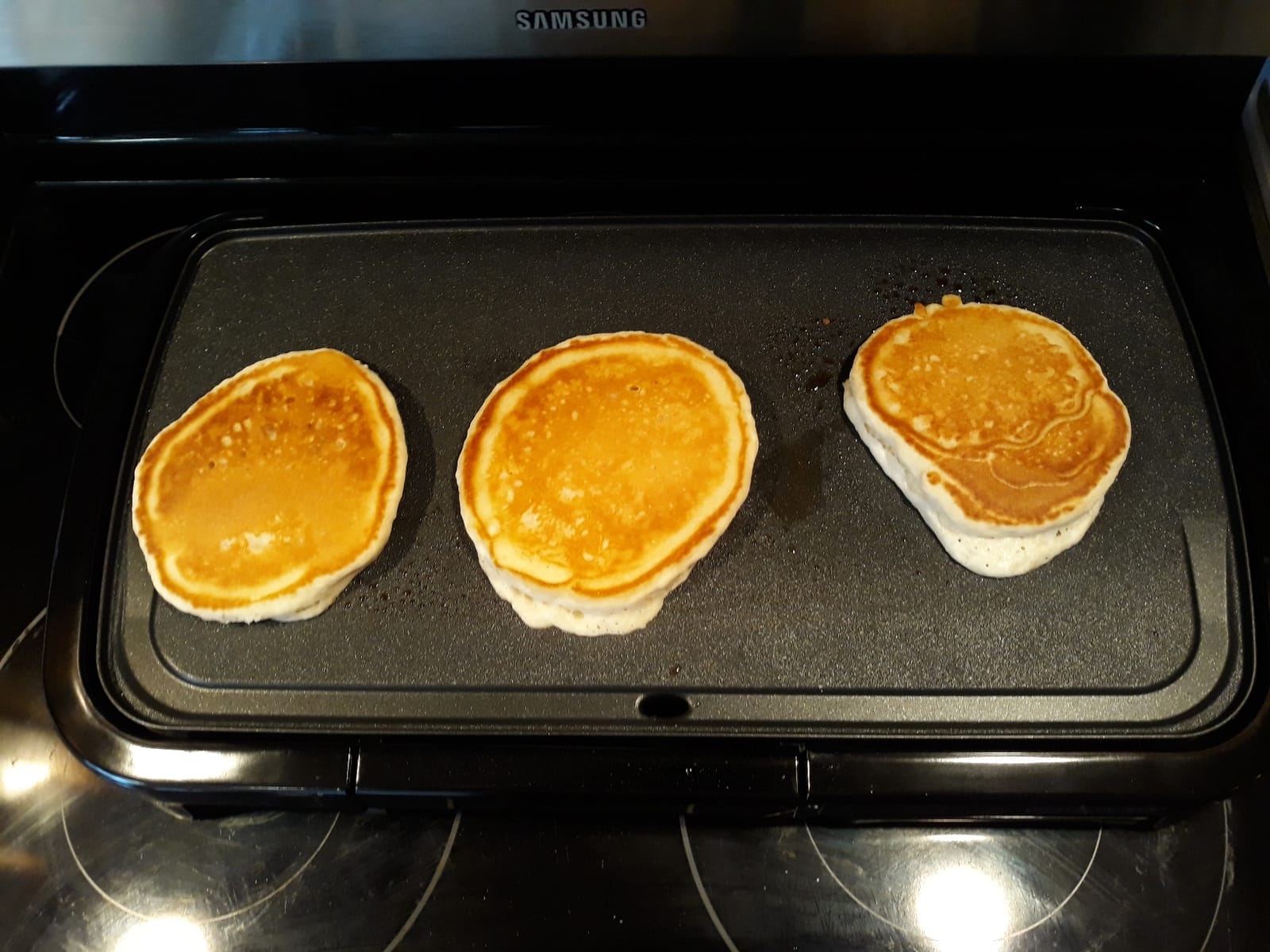 BLACK+DECKER 8-Serving Electric Griddle with Warming Tray | Family-size electric griddle with nonstick surface, warming tray and removable drip tray. customer photo 1