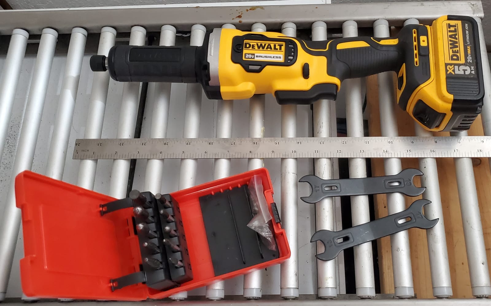DEWALT DCG426B 20V Max Variable Speed Die Grinder, Tool Only customer photo 2
