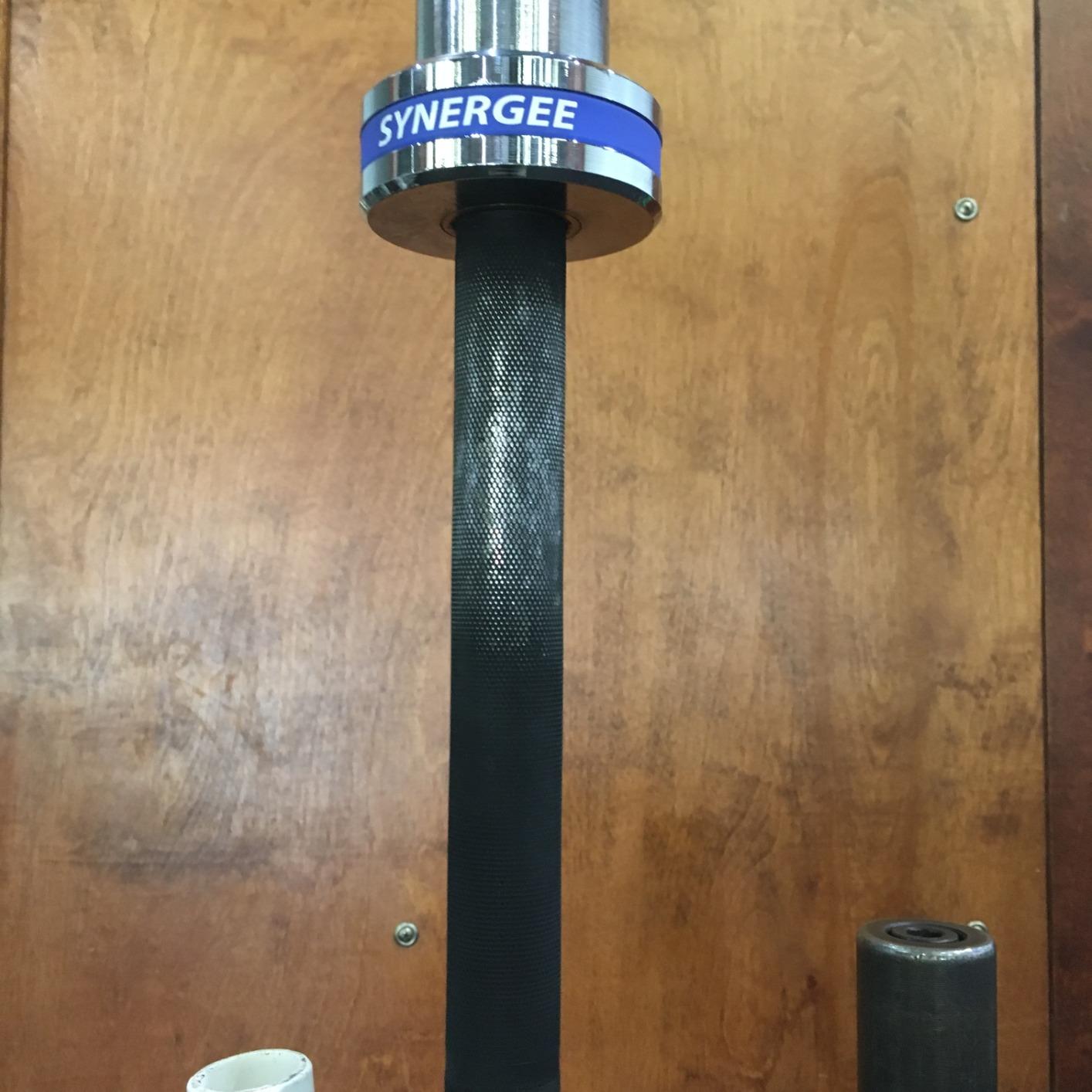 Synergee Open 15kg and 20kg Black Phosphate and Chrome Olympic Barbell. Rated 1000lbs for Weightlifting and Powerlifting. customer photo 1