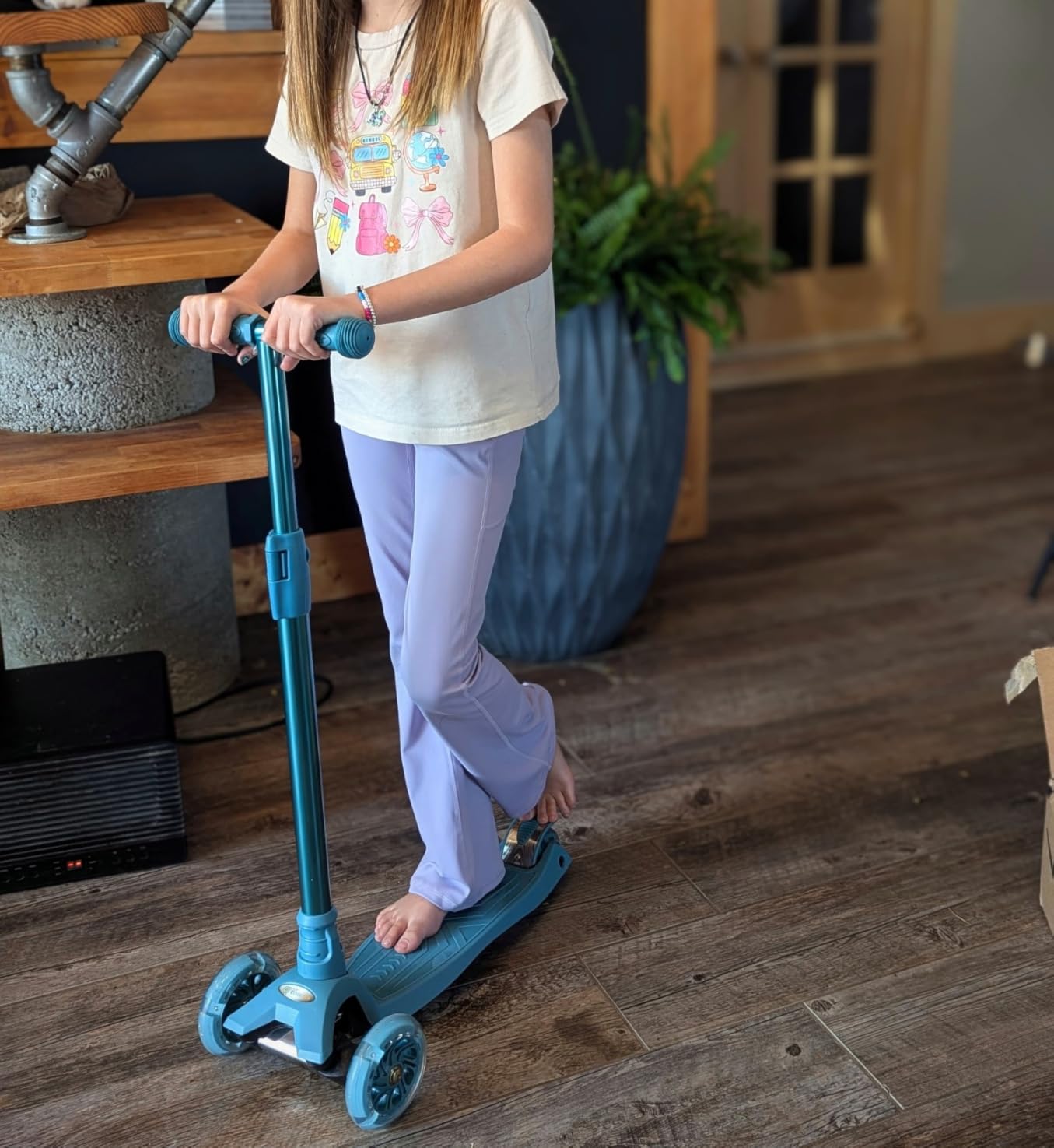 3 Wheel Scooter for Kids Ages 6-12,Kids Scooter with Light Up Wheels, Sturdy Deck Design, and 4 Height Adjustable Suitable for Kid Ages 3-12 customer photo 2