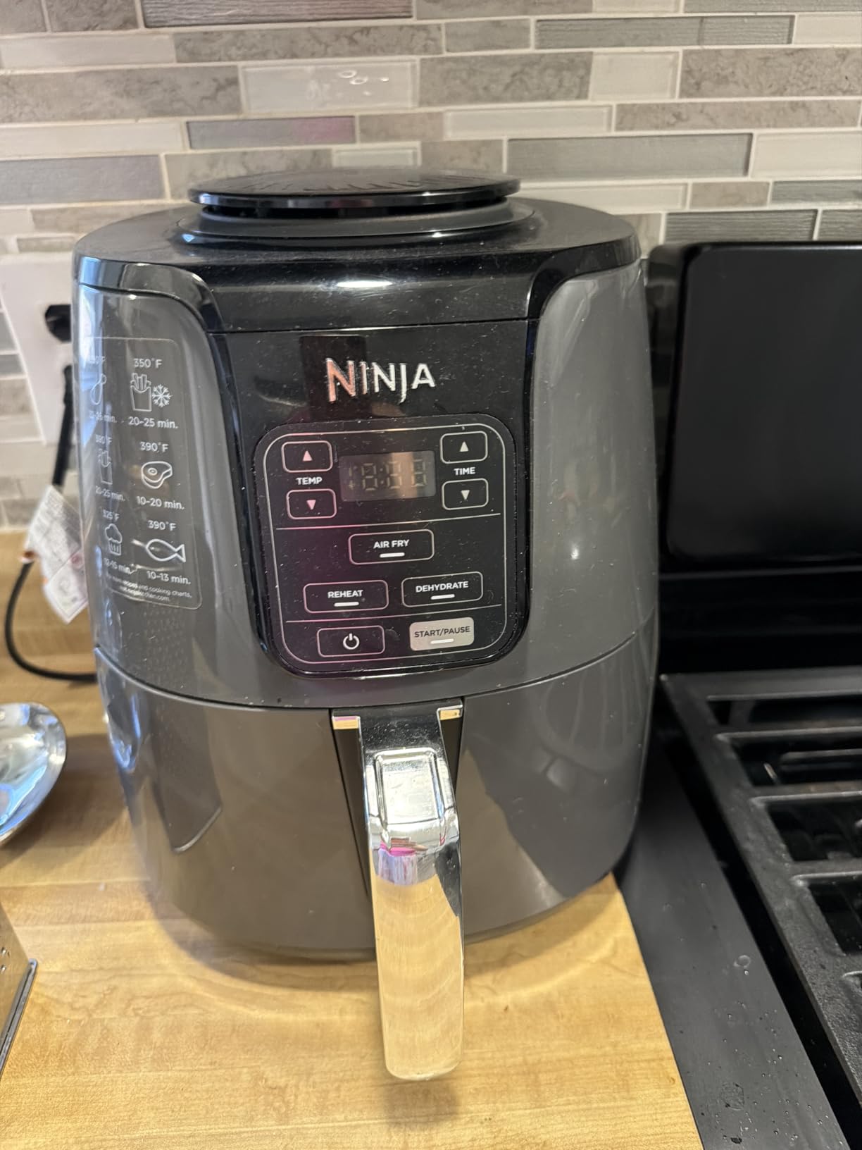 Ninja AF101 Air Fryer, 4 Qt Capacity, 4-in-1 Crisp, Roast, Reheat, Dehydrate, Dishwasher Safe Parts, 105°F-400°F, 1550 Watt, Grey customer photo 1
