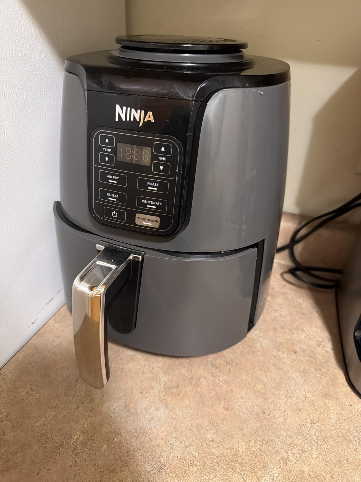 Ninja AF101 Air Fryer, 4 Qt Capacity, 4-in-1 Crisp, Roast, Reheat, Dehydrate, Dishwasher Safe Parts, 105°F-400°F, 1550 Watt, Grey customer photo 2