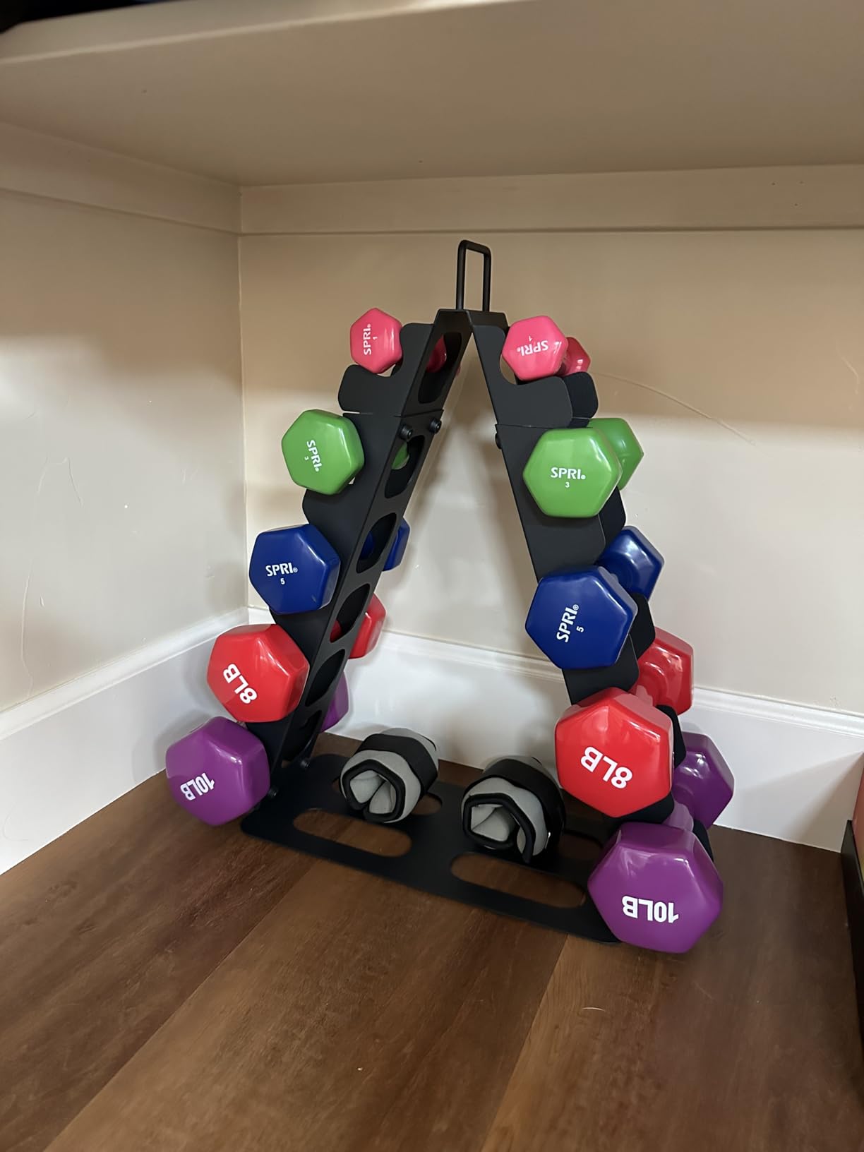 Amazon Basics Vinyl Coated Dumbbell Hand Weights customer photo 1