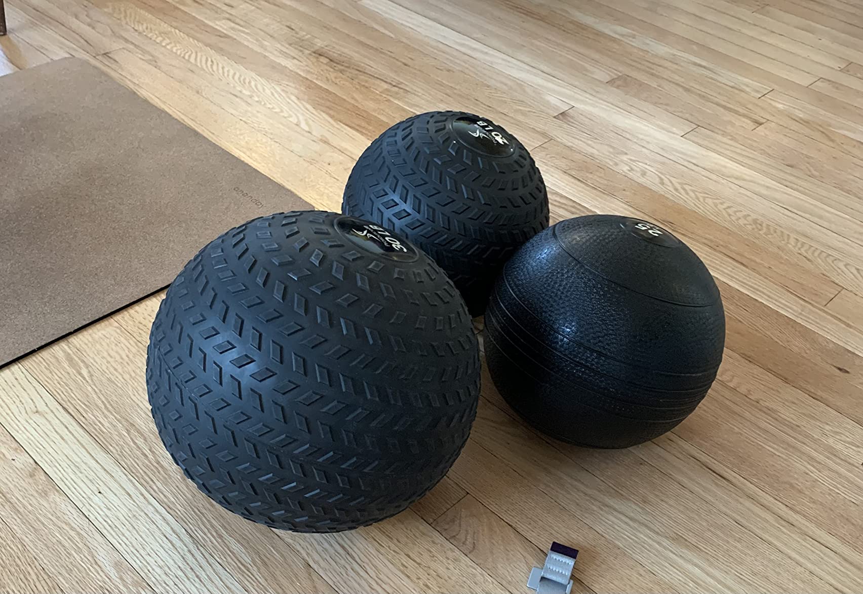 ProsourceFit Slam Medicine Balls 5, 10, 15, 20, 25, 30, 50lbs Smooth and Tread Textured Grip Dead Weight Balls for Strength and Conditioning Exercises, Cardio and Core Workouts customer photo 2
