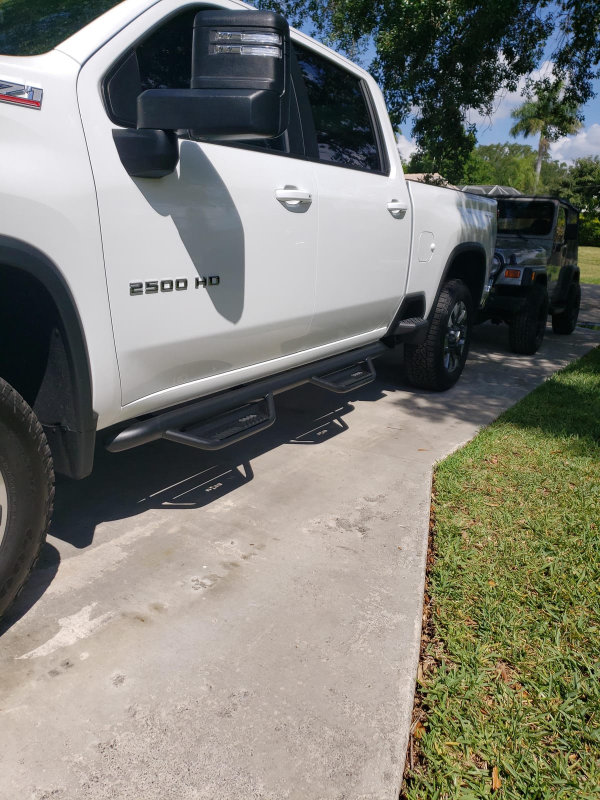 RealTruck Podium LG Steps for Silverado/Sierra | Cab Length, Stainless Steel, Textured Black | HPC1980CC-TX | Fits 2019 - 2026 Chevrolet / GMC 1500, 20-26 2500 / 3500 Crew Cab customer photo 2