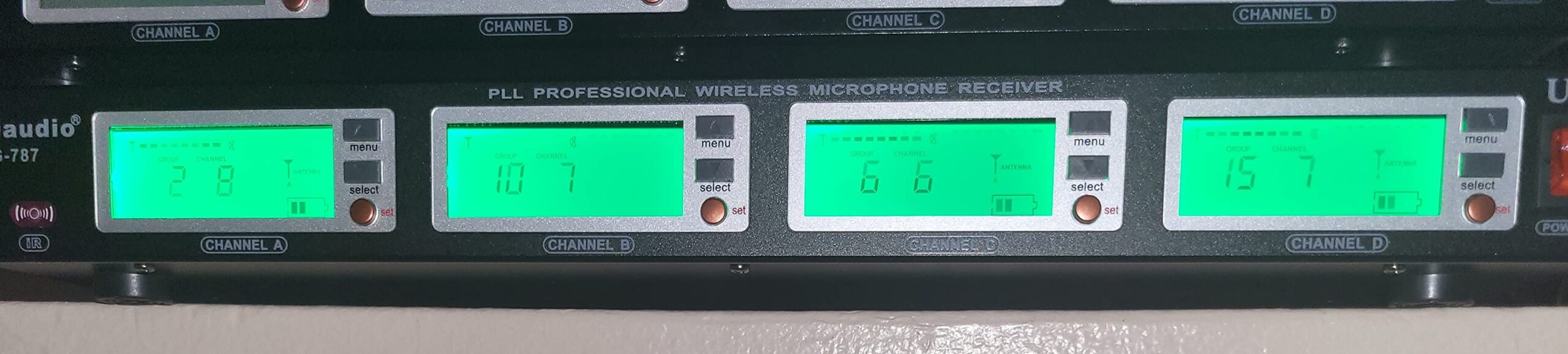 GTDaudio 4x800 Channels UHF Diversity Wireless Cordless Microphone System customer photo 2