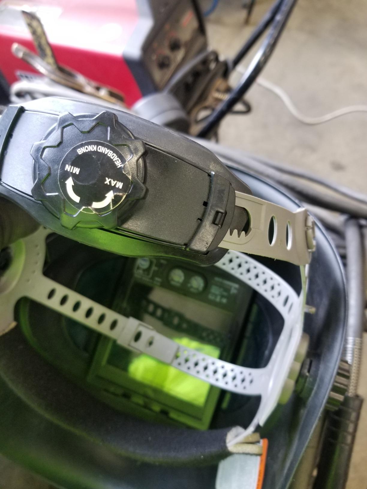 YESWELDER Auto Darkening Welding Helmet with LED, 180° View, LYG-Q800D customer photo 1