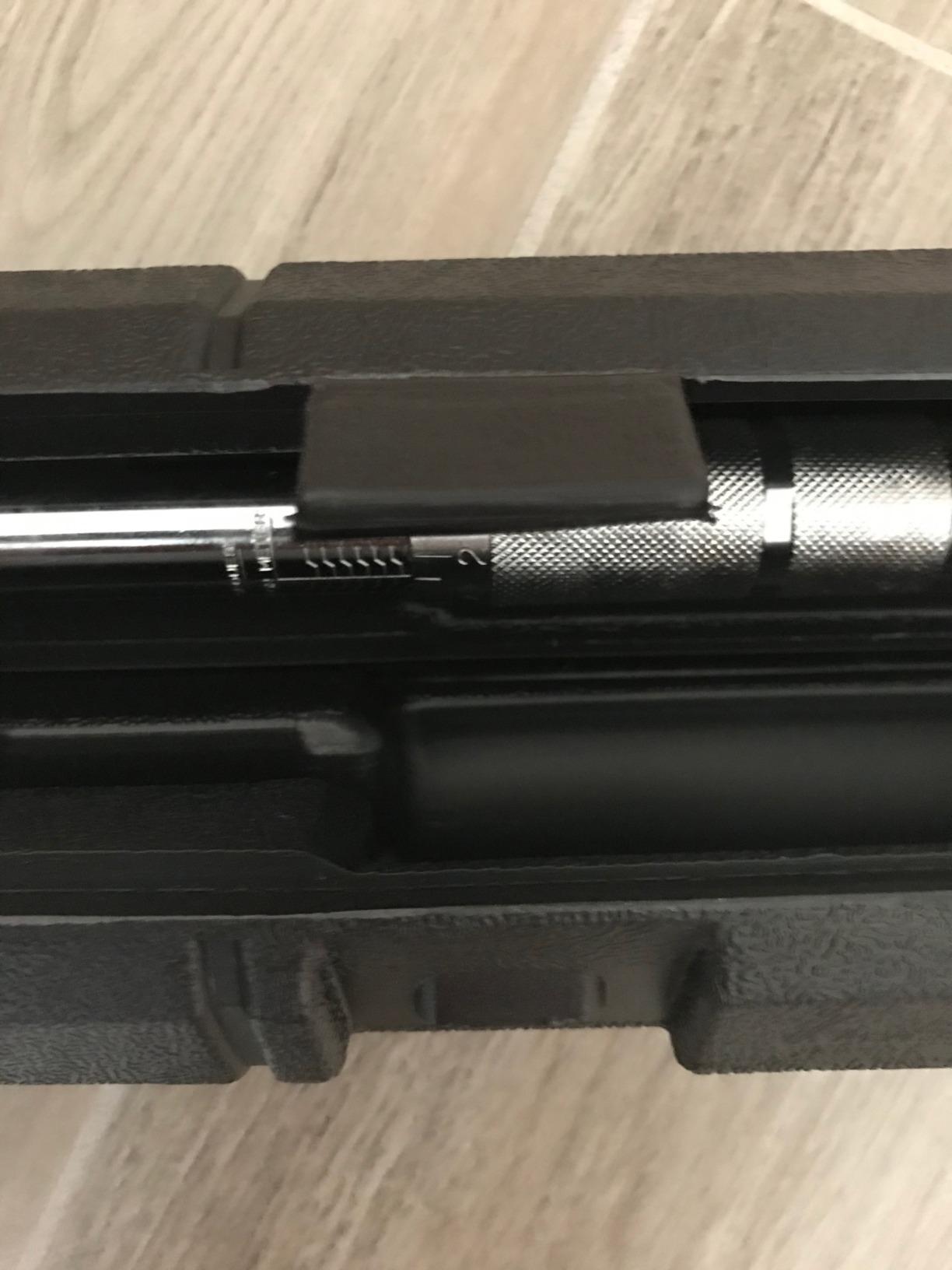 Amazon Basics 1/2-inch Drive Click Torque Wrench, 20-150 foot-lb, 27.1-203.5 Nm, Sturdy Construction with Storage Case customer photo 2