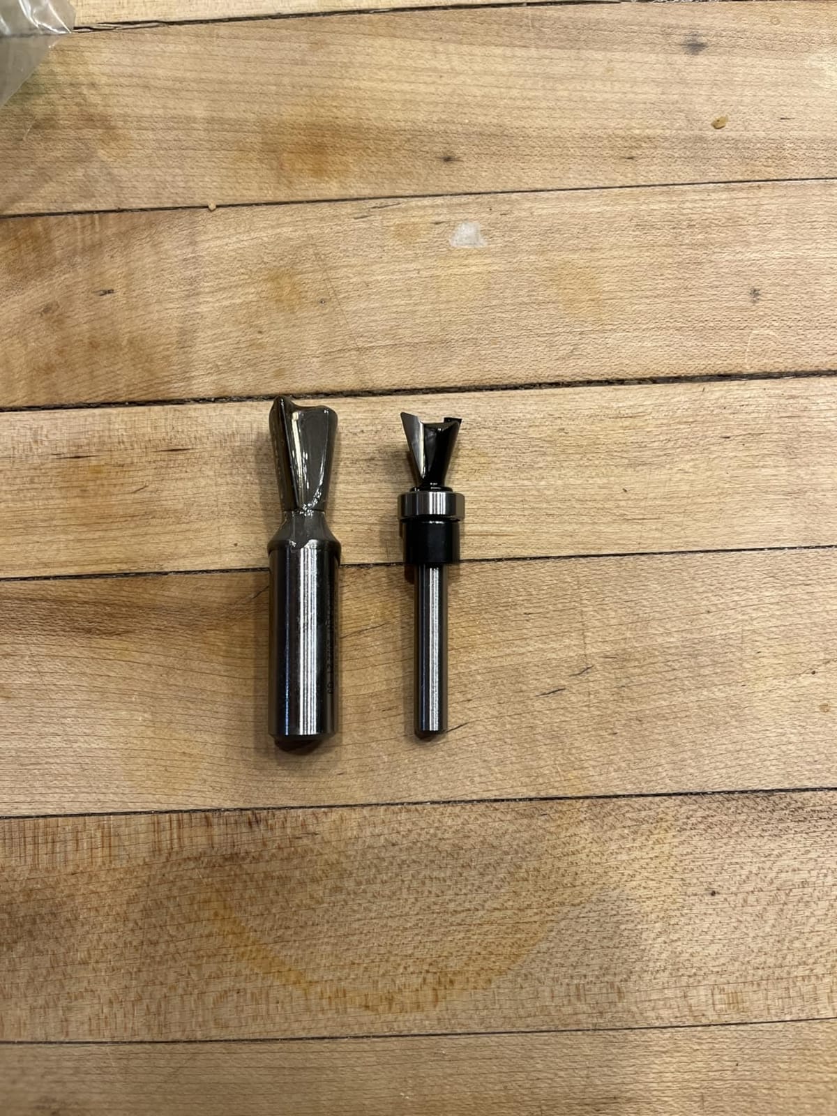 Yakamoz 2Pcs 1/4 Inch Shank Dovetail Joint Router Bits with Bearing Guide Dovetail Jig Bit for Furniture Building Cabinet Making Woodworking Cutter Tools customer photo 1