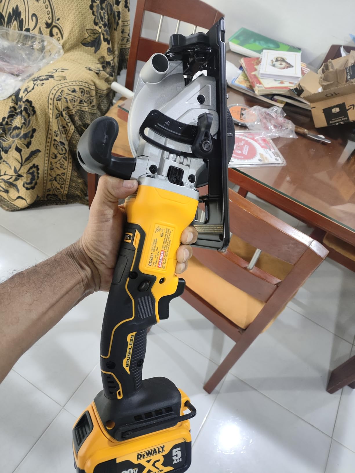 DEWALT ATOMIC 20V MAX* Circular Saw, 4-1/2-Inch, Tool Only (DCS571B) customer photo 2