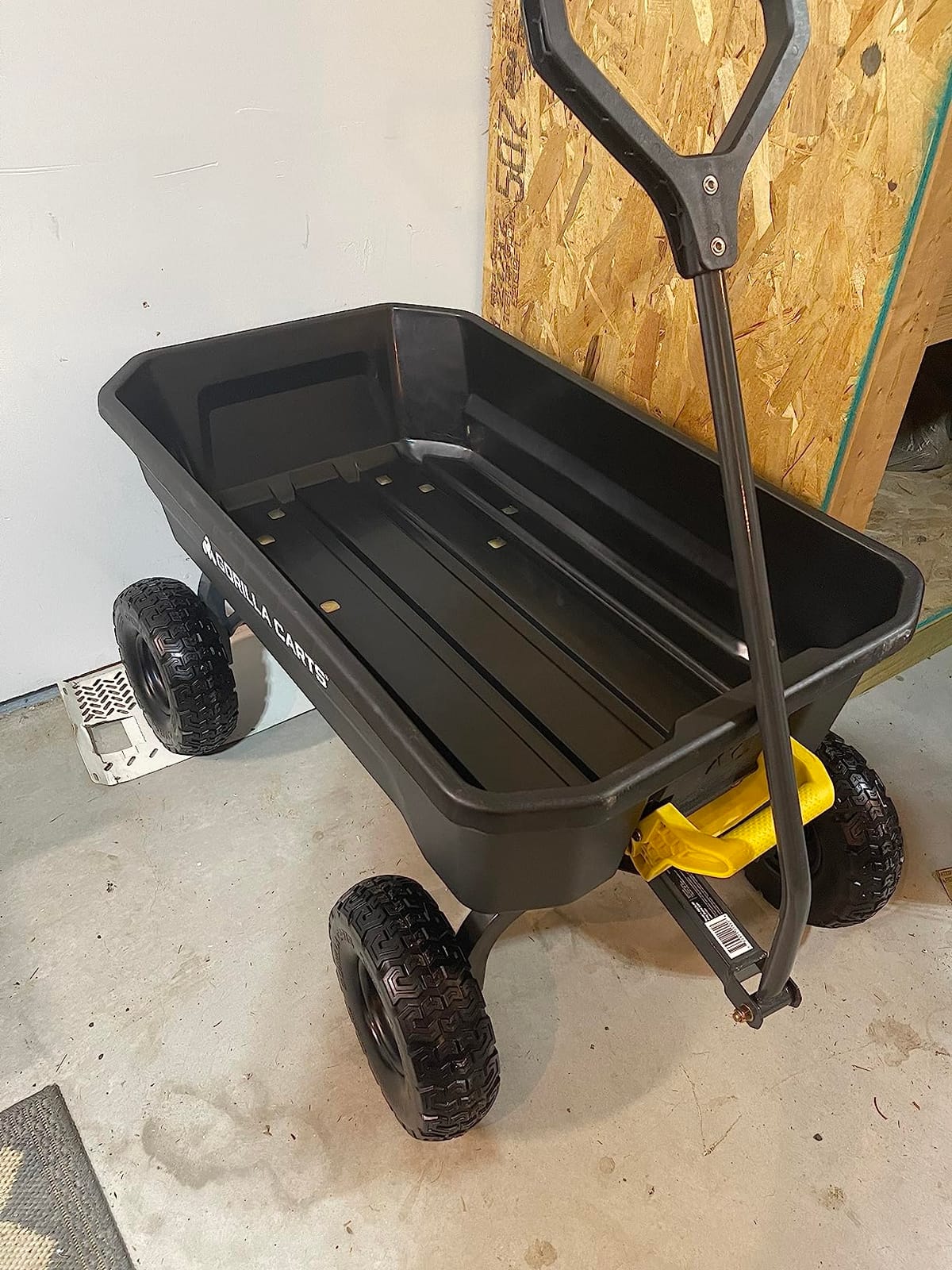 Gorilla Carts Dump Garden Cart, 7 Cu Ft,1200 lb Capacity, No-Flat Tires customer photo 1