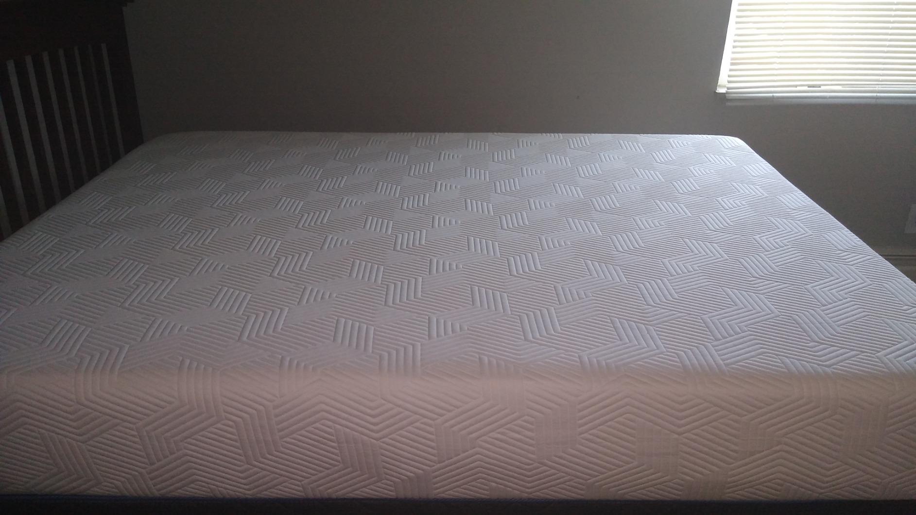 Lucid 10 Inch Memory Foam Mattress - Medium Feel - Infused with Refreshing Bamboo Charcoal and Cooling Gel - Bed in a Box - Temperature Regulating - Short Queen Size - RV or Camper Van Size customer photo 1