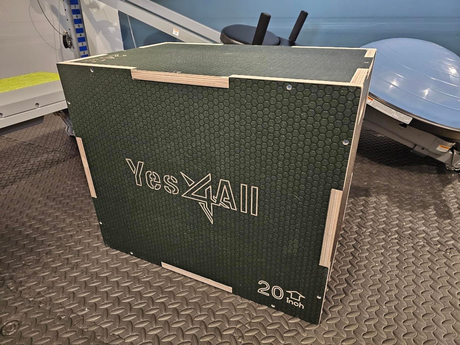 Yes4All 3 in 1 Non-Slip Wooden Plyo Box, Step Up Box for Workout, Plyometric Jump Box for Skipping, Jumping, Lunges, Squats, Dips customer photo 2