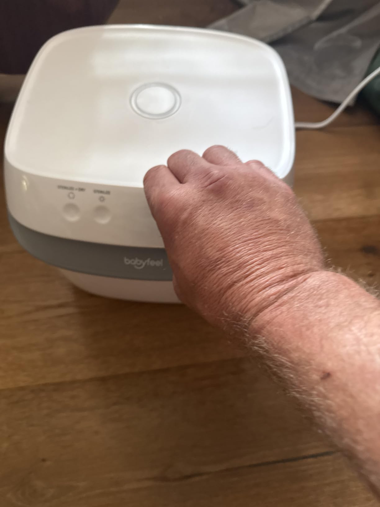 UV Light Sanitizer, UV Box Sanitizer, Conveniently Sanitizes in Minutes, Large Capacity, No Cleaning Required, Touch Control customer photo 1
