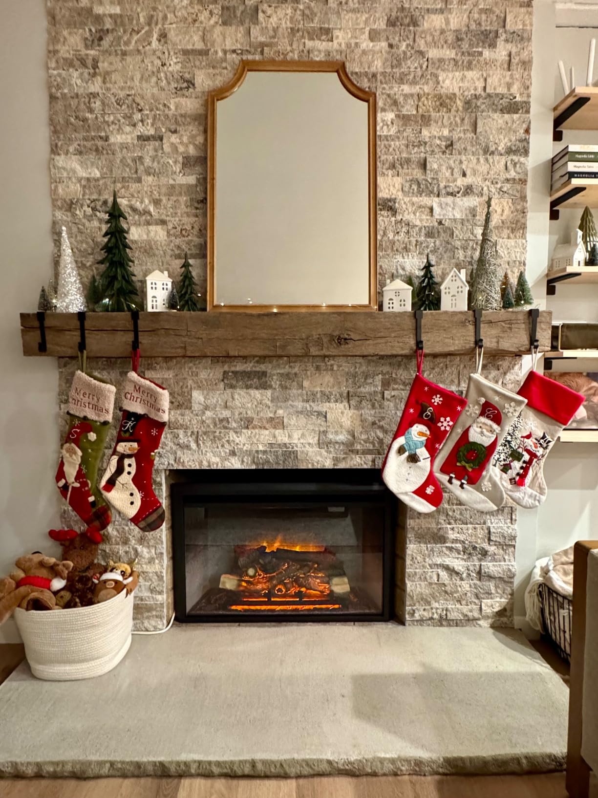 RICHFLAME 23 Inches, Edward Electric Fireplace Insert with Fire Crackling Sound, Weathered Concrete Interior, Remote Control, 750/1500W, Black customer photo 2