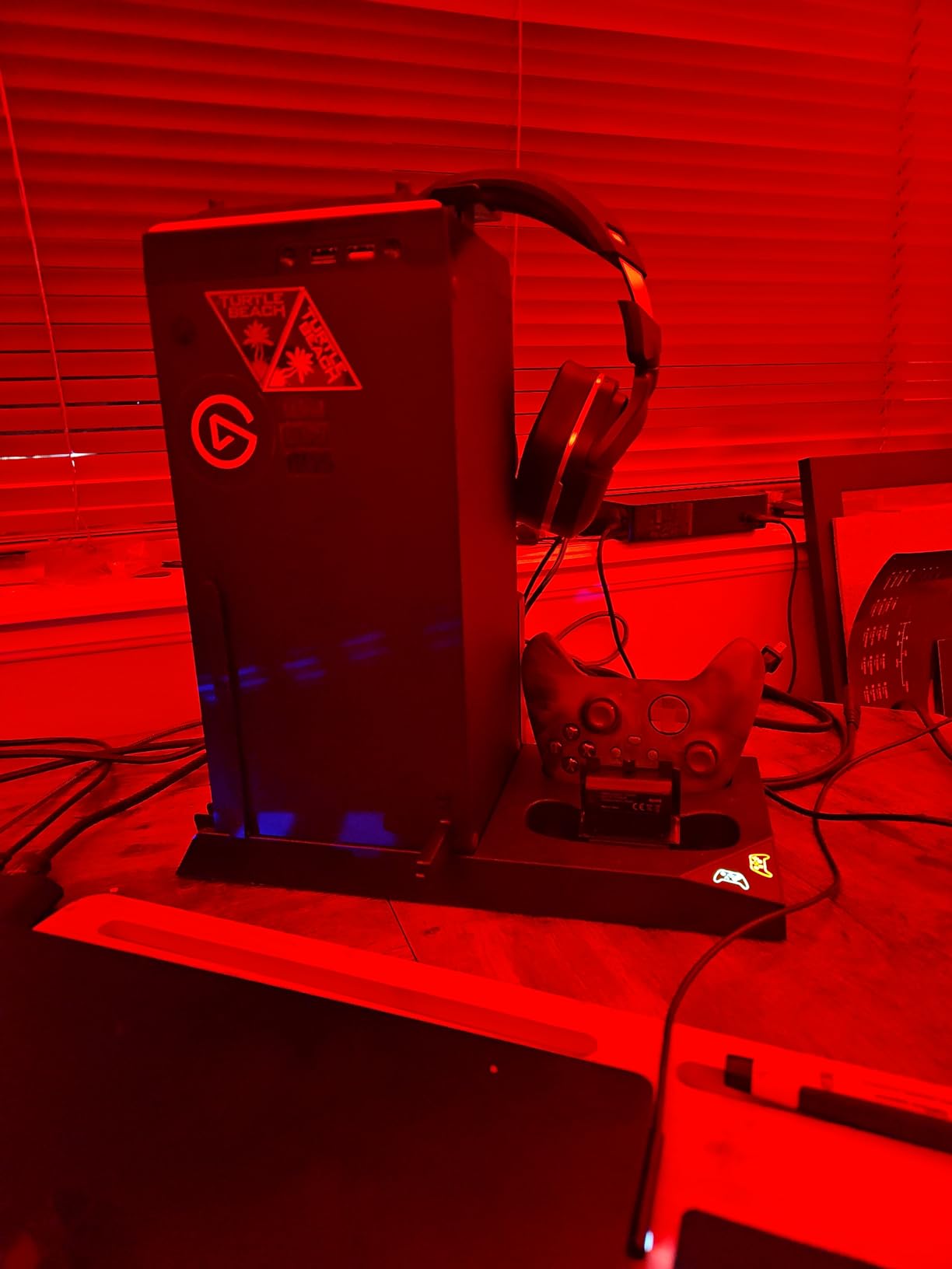 MENEEA Cooling Fan & Charging Stand for Xbox Series X Console & Controller customer photo 1