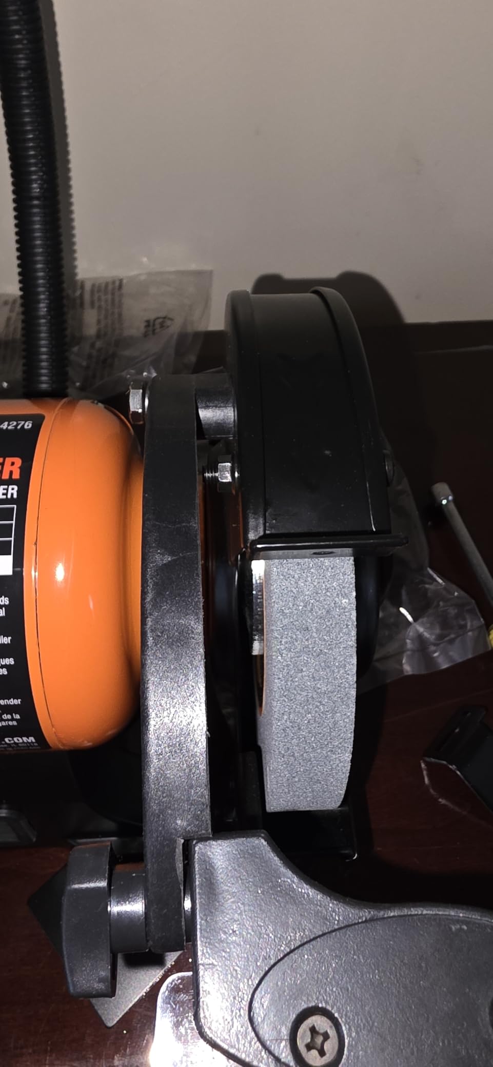 WEN BG4260 2.1-Amp 6-Inch Single Speed Bench Grinder, Orange,black customer photo 1
