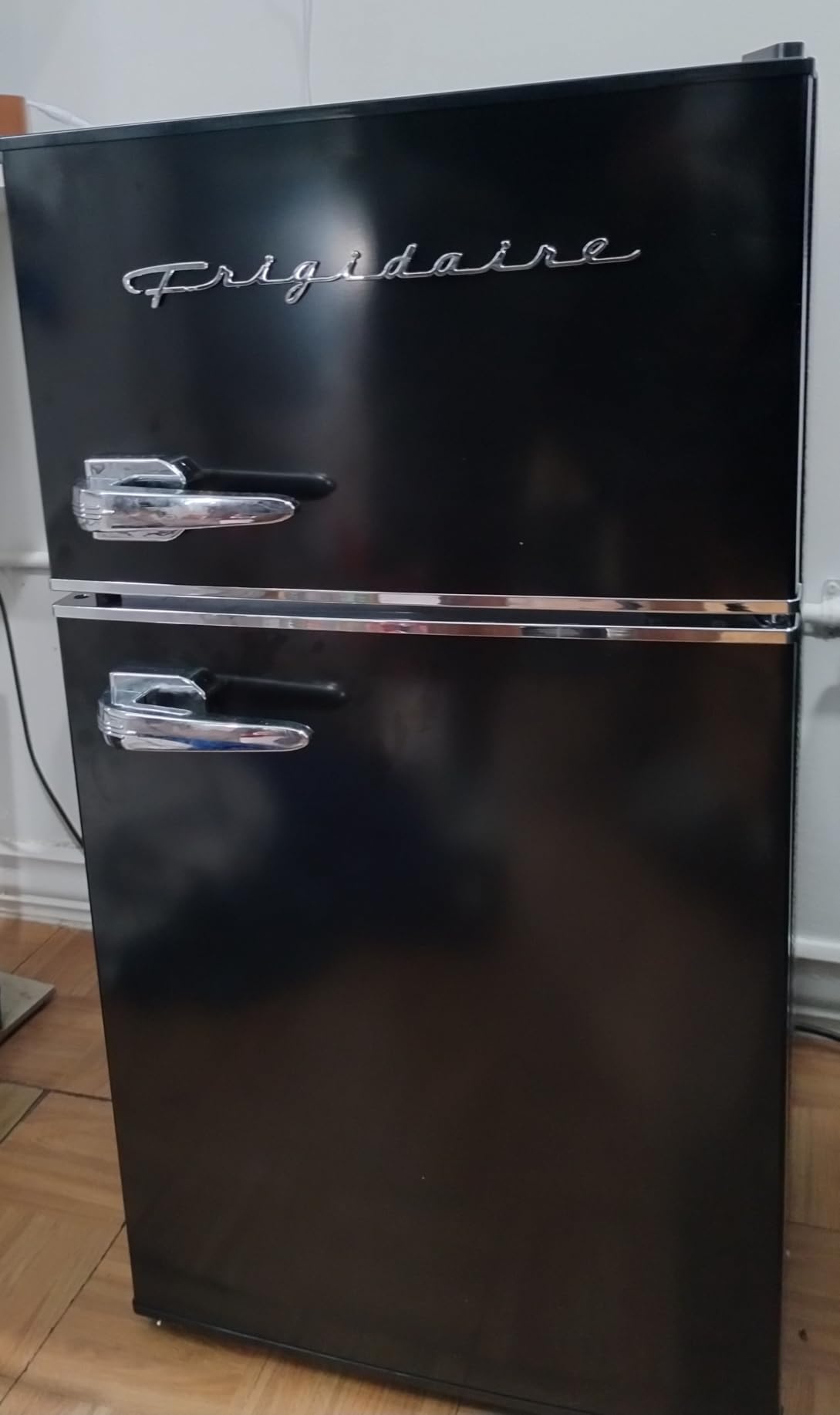 Frigidaire EFR840 Retro Mini Fridge with Freezer & Side Bottle Opener - Small 2 Door Refrigerator for Office Bar or College Dorm Room - 3.2 Cu Ft, Mint customer photo 1