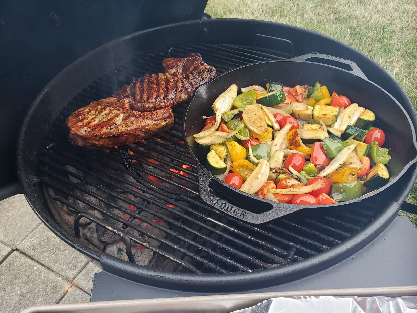 Lodge Pre-Seasoned Cast Iron Round Grilling Basket, 12 Inches customer photo 1