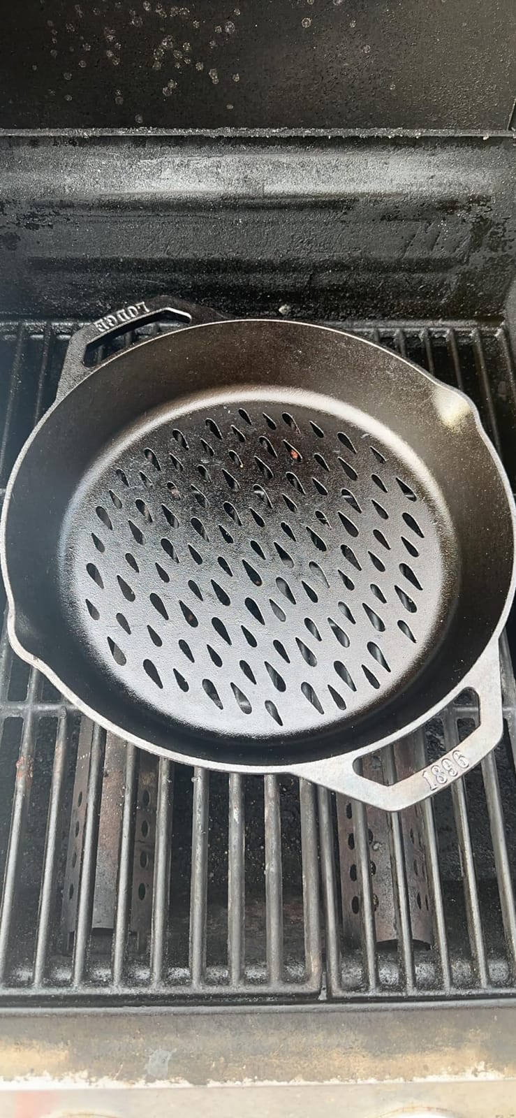 Lodge Pre-Seasoned Cast Iron Round Grilling Basket, 12 Inches customer photo 2