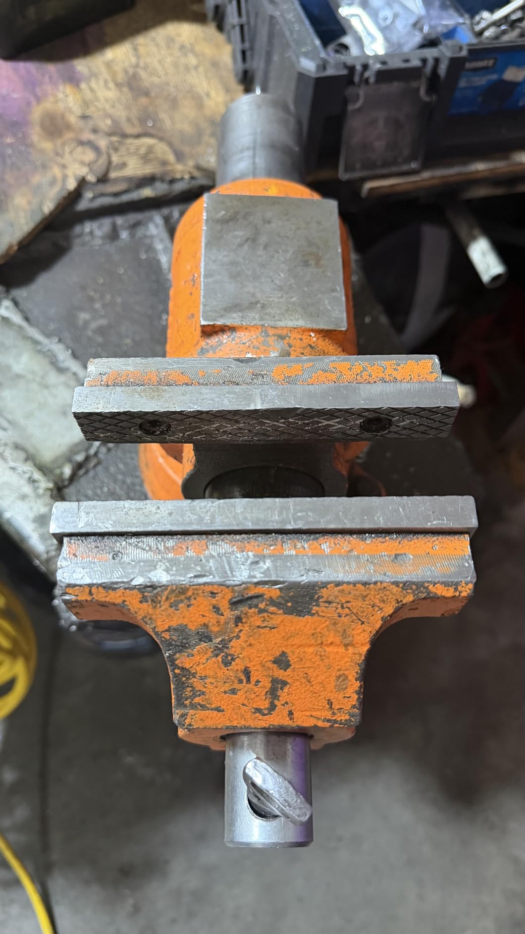 PONY 5 Inch Heavy Duty Bench Vise with 360-Degree Swivel Base and Head customer photo 2