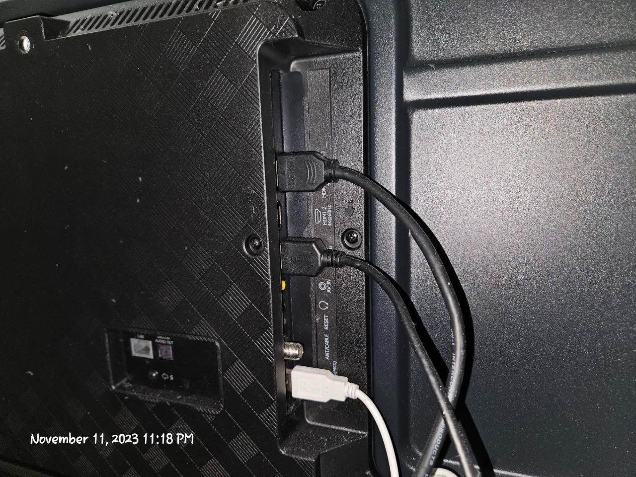 Hisense 43-Inch Class R6 Series 4K UHD Smart Roku TV with Alexa Compatibility, Dolby Vision HDR, DTS Studio Sound, Game Mode (43R6G) customer photo 1