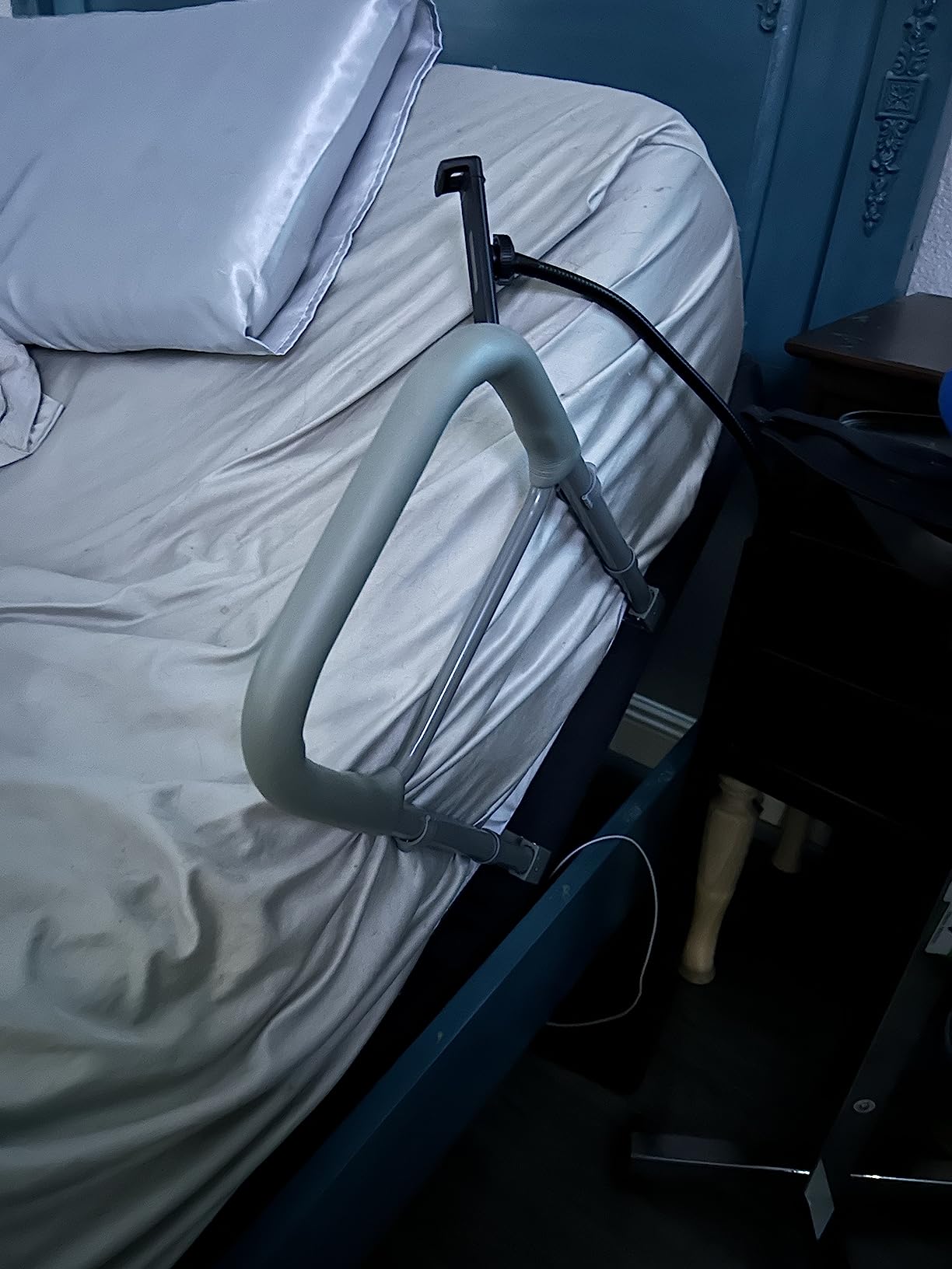 Bed Rails for Elderly Adults Assist Safety with Motion Light for Seniors Hand Bar Grab with Storage Pocket Patent Stabilizer with Fixing Strap, Support Up to 300lbs customer photo 1