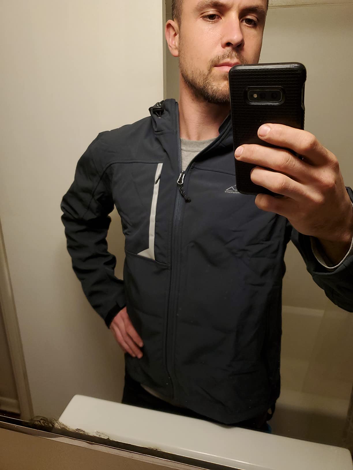 Rdruko Men's Lightweight Softshell Jacket Fleece Lined Hooded customer photo 1