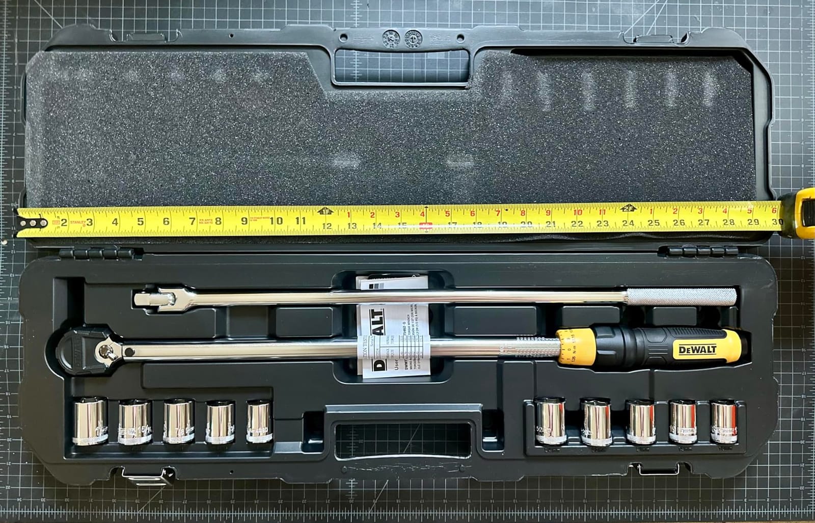 DEWALT Torque Wrench Tool Set, Tire Change Kit, 50-250 FT-LB, 12 Piece with Storage Case (DWMT45012) customer photo 1