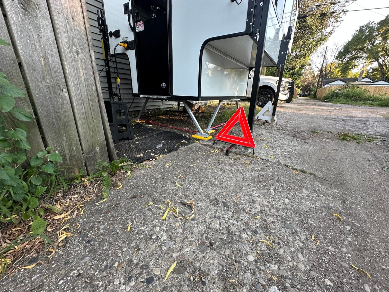 Beech Lane Universal RV Stabilizer, Reduces RV Wobble, Compact Foldable Design for Easy Storage, Adjustable Height of 12