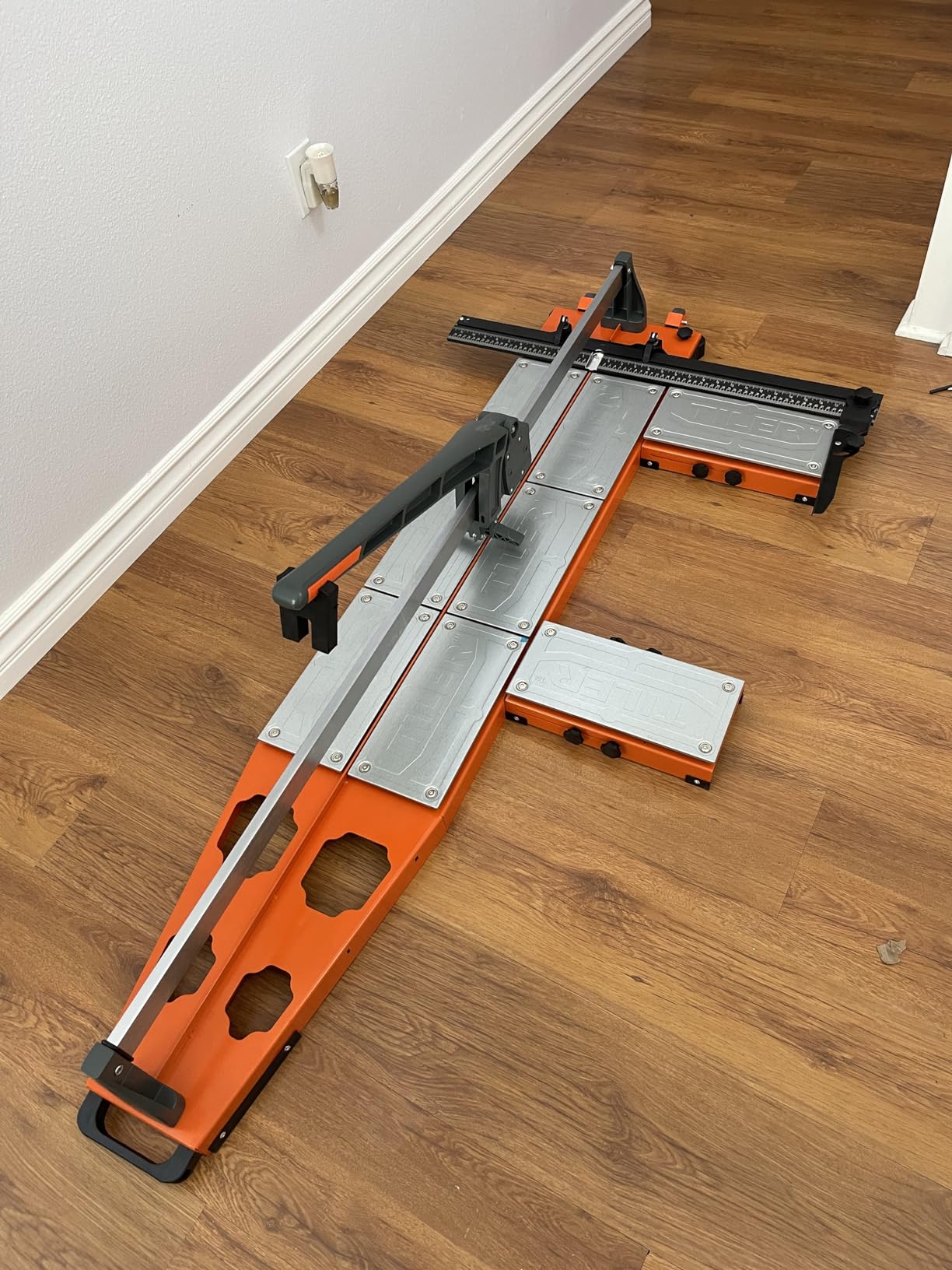TILER 14 Inch Manual Tile Cutter, Professional Porcelain Ceramic Tile Cutter with Chrome Plated Solid Rails, Tungsten Carbide Cutting Wheel, Adjustable Fence Gauge, Anti-Skid Feet 8103E-2 customer photo 2