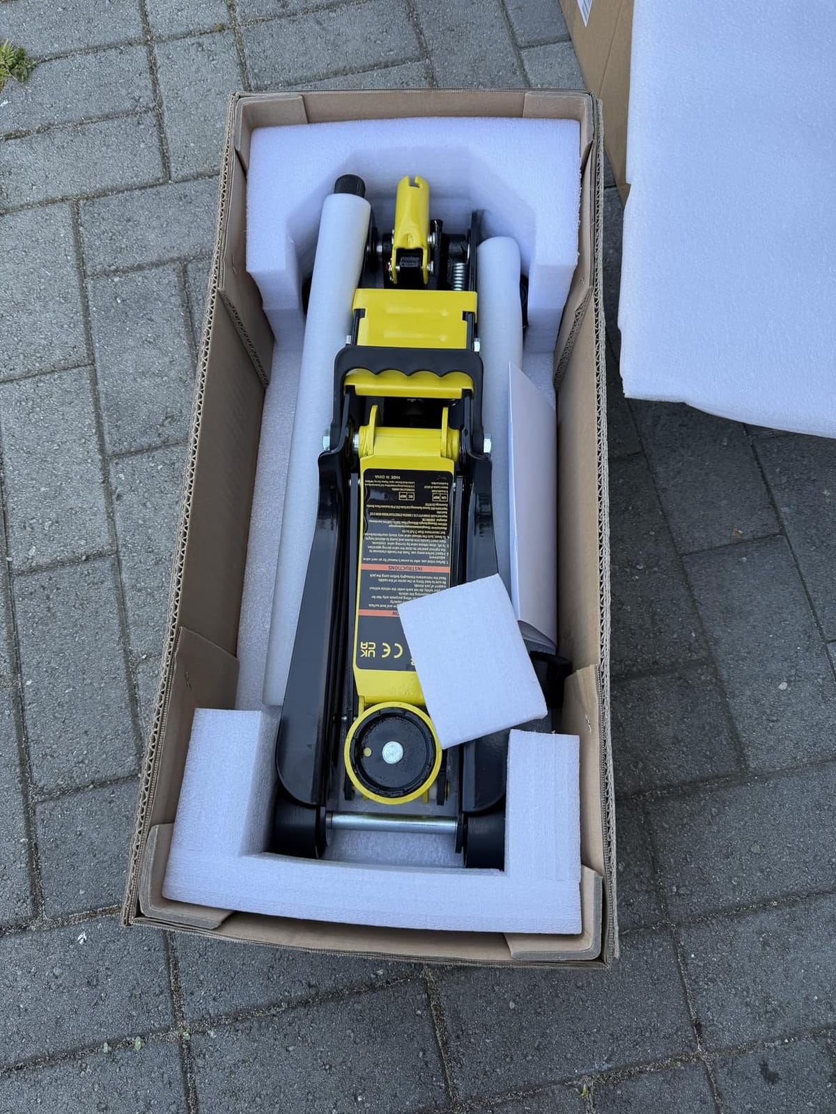 VEVOR 2.5 Ton Low Profile Heavy-Duty Steel Racing Floor Jack customer photo 2